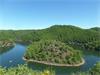 Ruime stacaravan aan een groot meer, zuid Auvergne