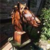 Paardenhoofd sculptuur gemaakt van gietijzer