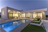 Grote foto 545m2 perceel moderne villa zwembad huizen en kamers nieuw europa