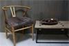 Grote foto houten stoel met geitenvacht bruin antiek en kunst stoelen en banken