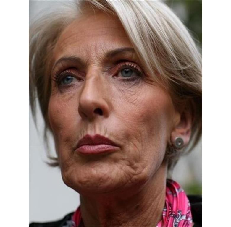 Oudere Dame Zoekt Plezier Vrouw Zoekt