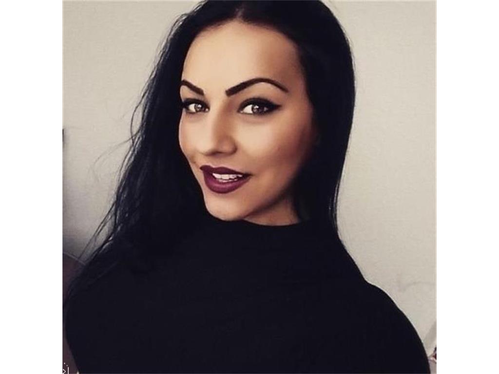 Welke Man Durft Zich te Onderwerpen? | Vrouw Zoekt Mannelijke Sekspartner