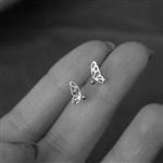 Zilveren minimalistische vlinder oorstekers