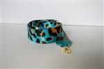 Bagstrap Azuurblauw pantermotief met leer afgezet en goudkleurige sluiting