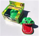 Bijtende krokodil met kiespijn tanden drank spel drankspel