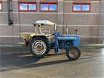 Ford 2000 cabine + kunstmeststrooier