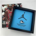 Lijst (1) - Framed Sneaker Air Jordan Retro High Obsidian  - Hout