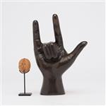 sculptuur, NO RESERVE PRICE - I LOVE YOU Hand Signal Sculpture in polished Bronze - Link to video of
