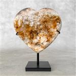 GEEN RESERVEPRIJS - Prachtige hartvorm van kristallen cluster op standaard - Kristal - Hoogte: 21 cm
