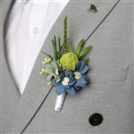 Luxe Corsage, corsage Craspedia bolletje Groen met blauwe bloem groen en blad Schitterende kwaliteit