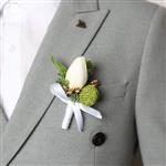 Luxe Corsage, corsage Real touch Foam Witte Tulp met groen en blad Schitterende kwaliteit Boutonnièr
