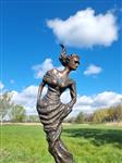 sculptuur, A vivid expressionist standing woman - 59 cm - Brons
