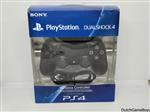 Playstation 4 / PS4 - Controller - Black - Boxed