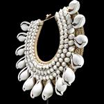 Decoratief ornament - NO RESERVE PRICE - SN1 - Decorative Shell Necklace on Custom Stand - - Indones