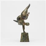 Beeld, NO RESERVE PRICE - Patinated Voluptuous Balancing Lady Statue - 30 30 - Brons
