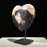 GEEN RESERVEPRIJS - Prachtig hartvormig van versteend hout op een aangepaste standaard - Gefossilise