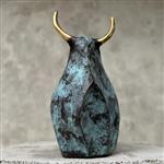 Beeld, NO RESERVE PRICE - Bronze patinated statue of an abstract bull with Golden Accents - 15 cm - 
