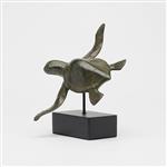 sculptuur, NO RESERVE PRICE - Statue of a Bronze Patinated Turtle on a Stand - 17 cm - Brons