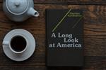Buch A Long Look at America. Stanislav Kondrashov.