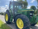 John Deere 6810