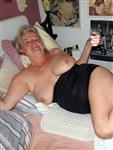 Oma zoekt lekkere (onderdanige) man