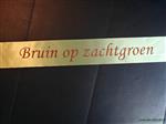 Zachtgroen Lint 70 mm met Bruine opdruk +/- 80cm. - Eigen tekst opgeven in het veld opmerkingen aan 