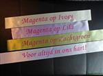 Wit Lint 70 mm met Magenta opdruk +/- 80cm. - Eigen tekst opgeven in het veld opmerkingen aan het ei