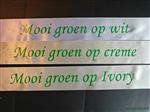 Wit Lint 70 mm met groene opdruk +/- 80cm. - Eigen tekst opgeven in het veld opmerkingen aan het ein