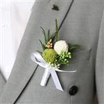 Luxe Corsage, corsage Craspedia bolletjes Groen Wit met groen en blad Schitterende kwaliteit Boutonn