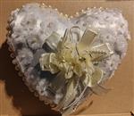 Kussen Off White Ivory Trouwring kussen 20 cm. hart+parels en bloemetjes  Trouwringkussen