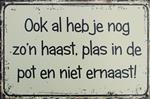 Tekstbord: Ook al heb je nog zo'n haast, plas in de pot... TB562