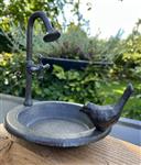 Vogelschaal, vogelbad met vogel en douche, gietijzer    VB182