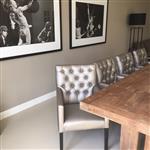 Luxe stoel met armleuningen en capitons