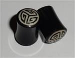 Stretcher Plug Hoorn Ingelegd met Tribal Motief 8 mm.