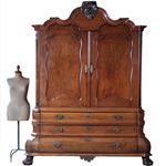 Kolossaal Kabinet  Hollands ca 1760 in warme kleur gepatineerd eikenhout [No.211111)