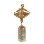 Een bronzen beeld/sculptuur van een meisje ''Lilli''