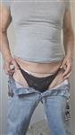 Oude dame voor stoute chat