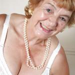 kan jij deze oma heerlijke seks geven ?