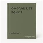 OMGAAN MET PONY'S