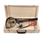 Behangerskist met 4 stuks gereedschap E1050000