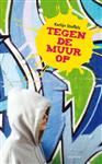 Tegen de muur op