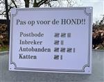 Tekstbord: pas op voor de hond .... TB552
