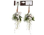 Kersthanger met Wintergroen Dennenappel en  Witte Besjes Clip 22 cm Per Stuk