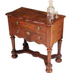 Kleine wortelnoten kruisvoet commode ca 1715  mooie patina (No.342010)