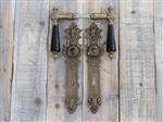 Set deurbeslag: 2 vergrendelingen messing patina met zwarte porseleinen handgrepen, 2 Lock Covers en