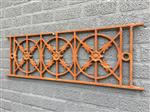 Cast iron window grill, raamrooster, massief smeedijzer, rust-bruin.