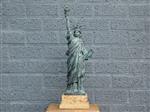 Een bronzen beeld/sculptuur van ''THE STATUE OF LIBERTY''
