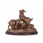 Een bronzen beeld/sculptuur van een familie geiten