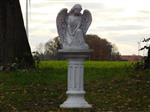 Mooie engel op zuil, vol steen, een echte eye-catcher!!