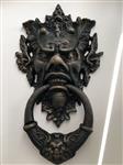 Gietijzeren deurklopper met hoofd van de duivel, zeer apart en fraai!